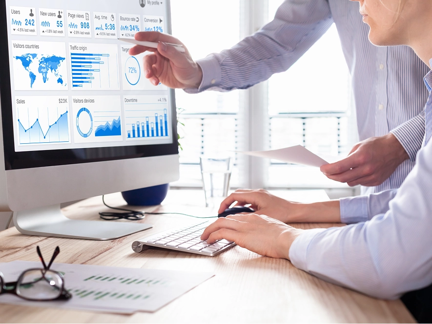 White label reporting, insights and client readiness — professionals analyzing reporting dashboard and campaign performance